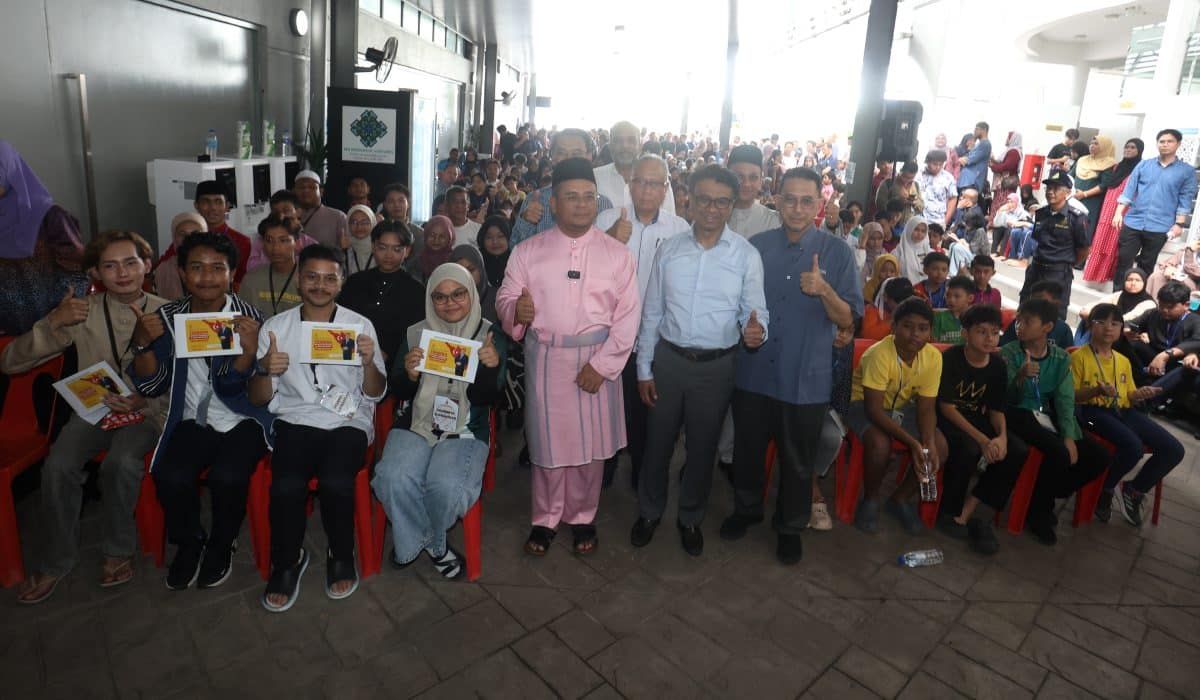 MBI hulur RM500 kepada pelajar terjejas, mahasiswa terima baucar buku RM200