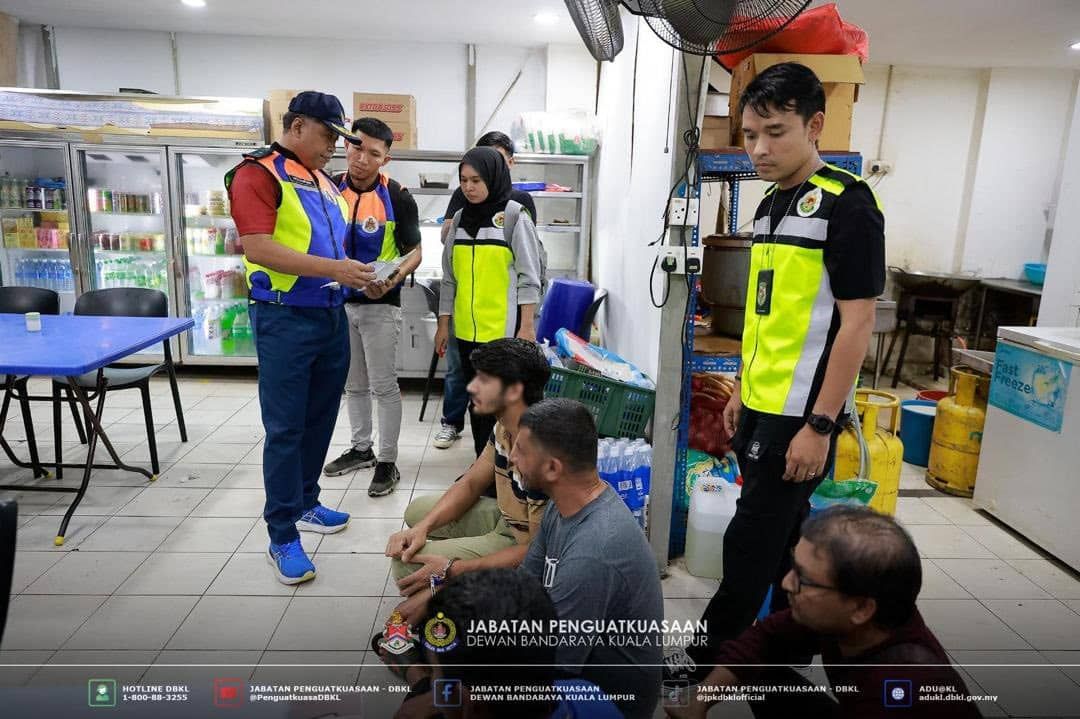 隆移民局取缔十五碑商店 捕15外籍员工和一对本地夫妇