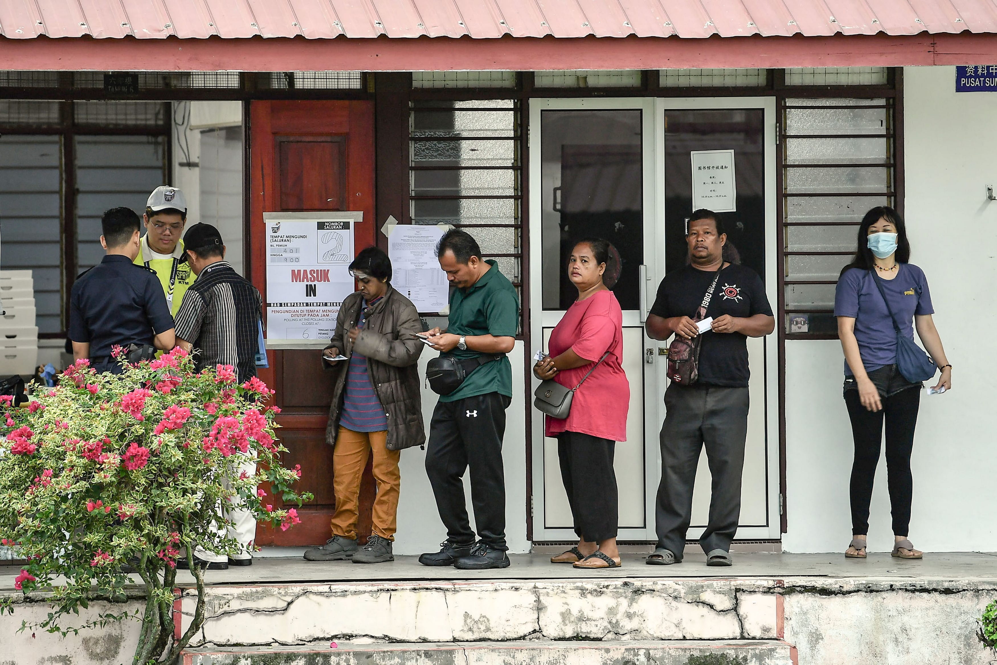 PRK Ayer Kuning: Lebih 50 peratus keluar mengundi setakat 3 petang