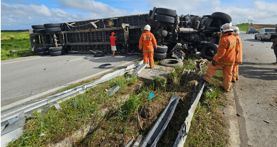 休旅车与罗里相撞    酿1死3伤悲剧！