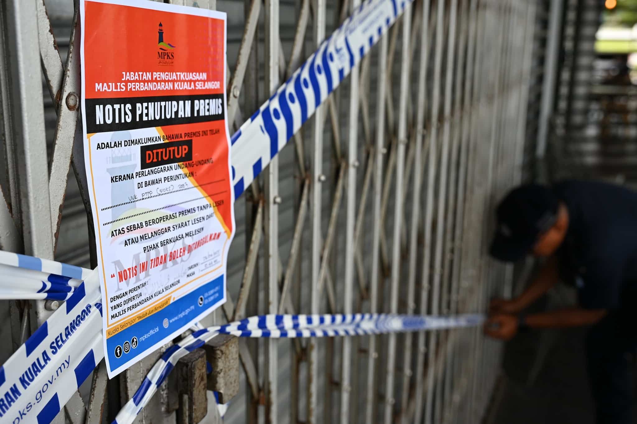 严打“劳板”非法生意  顾及本地商民利益