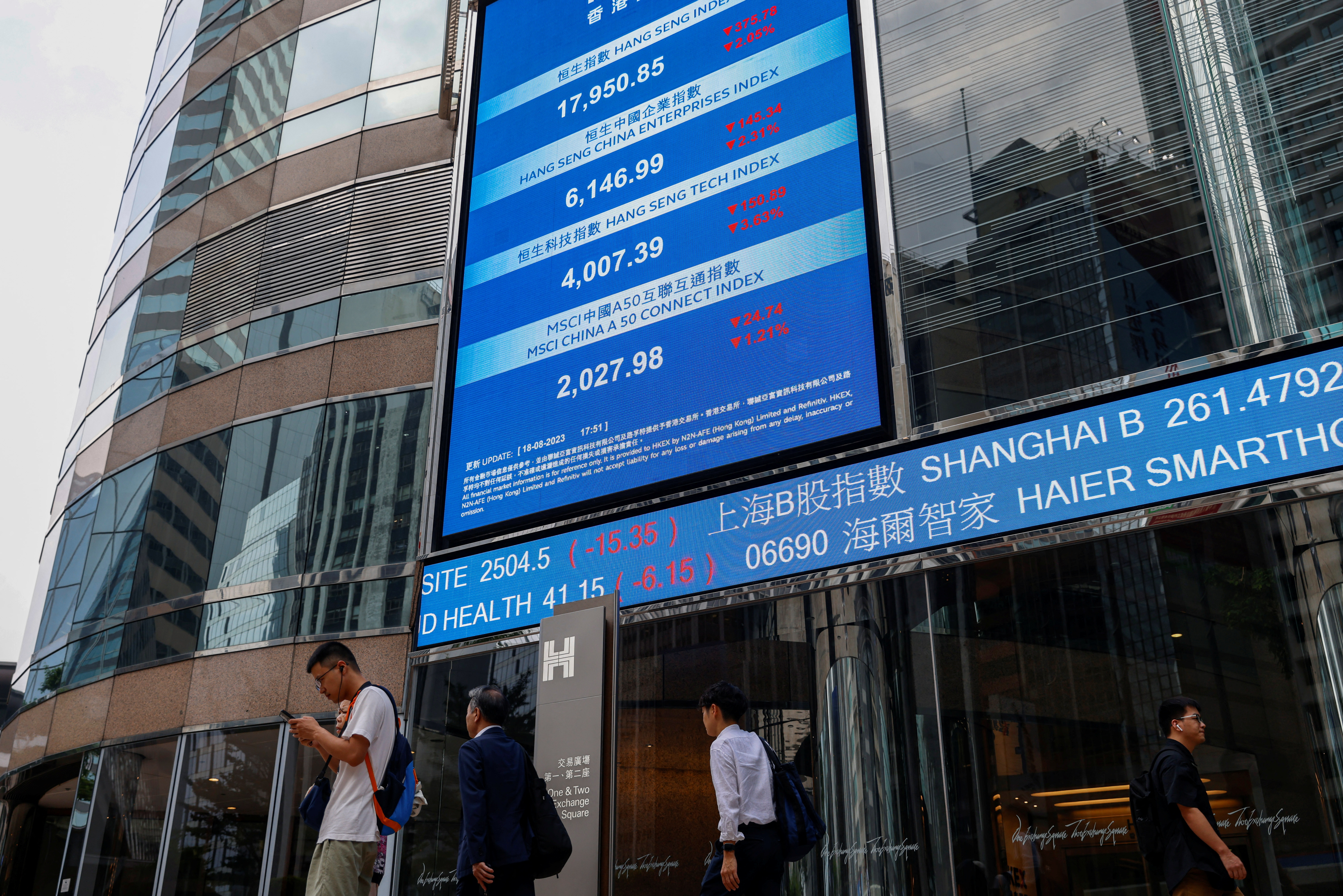 Asia stocks, oil prices plunge; markets hunger for rapid US rate cuts