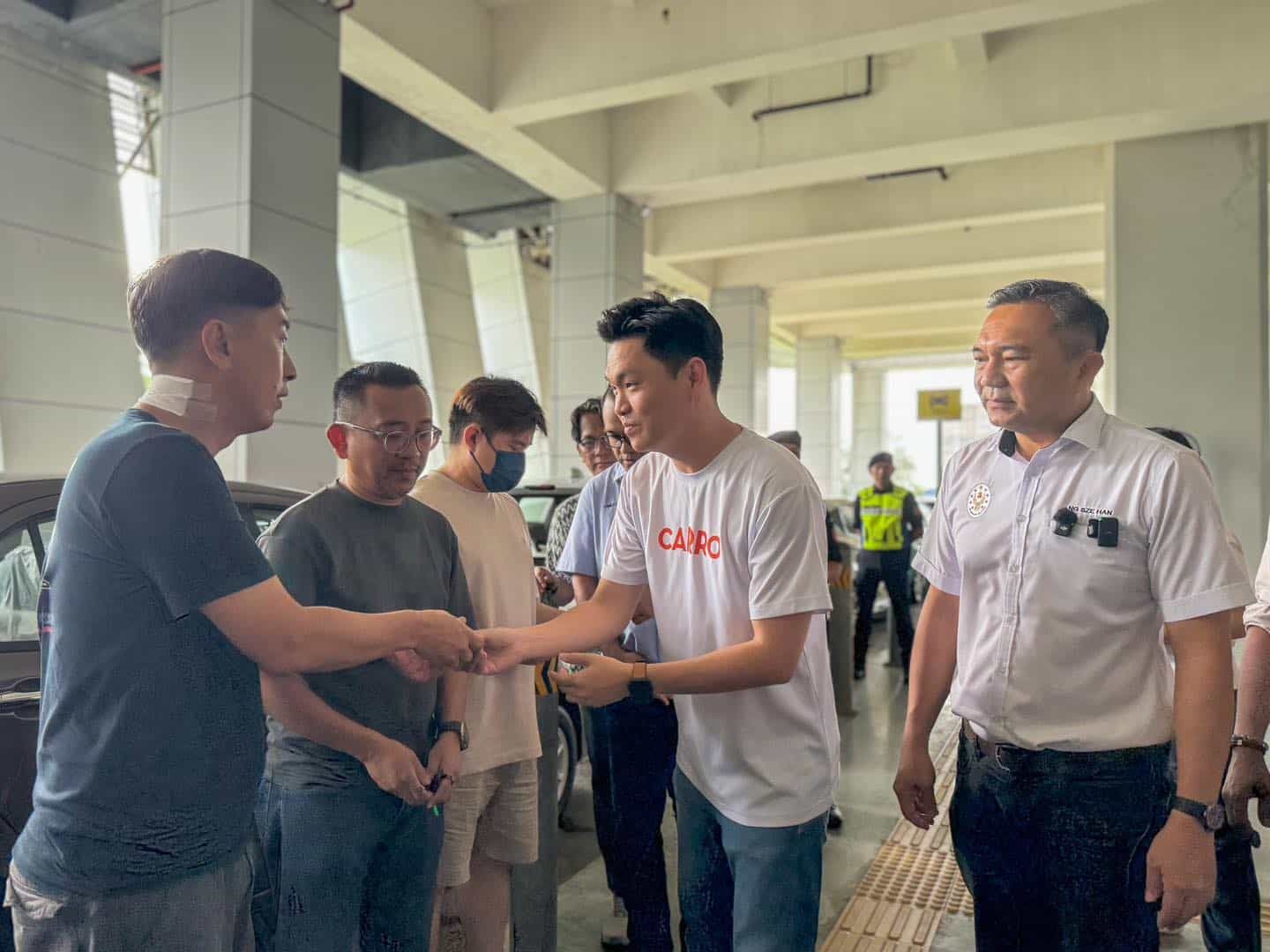 【天然气管爆炸】 Carro今早移交30车 借灾民使用方便出入办事