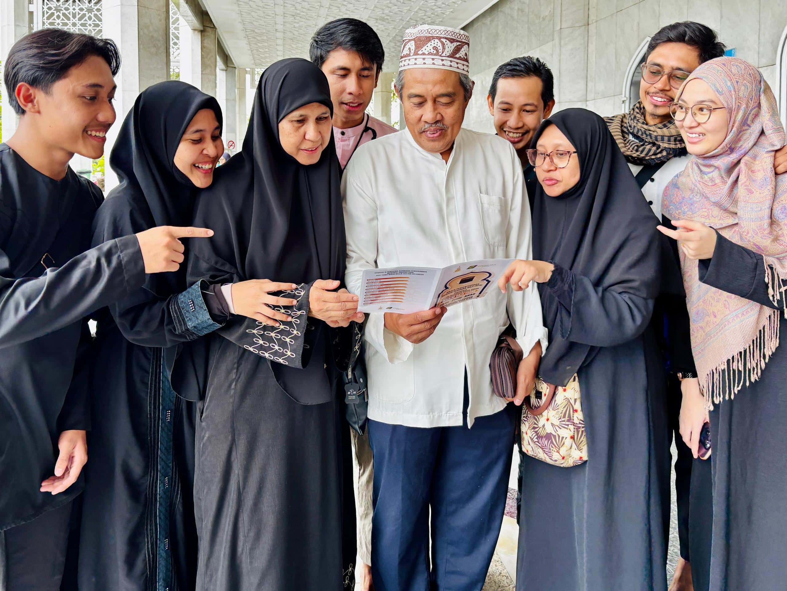 Pesara terharu hasrat bawa ahli keluarga tunai haji termakbul