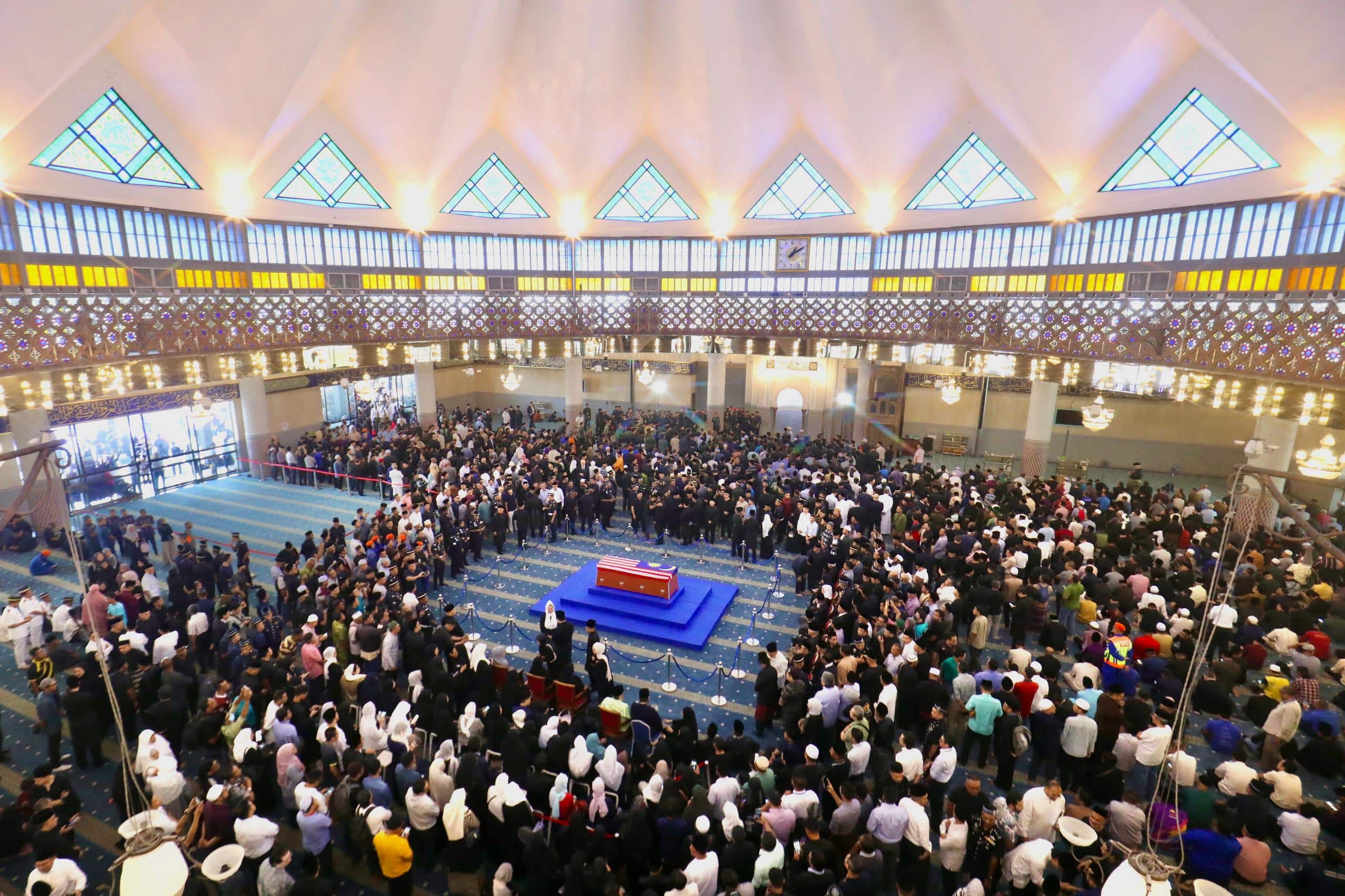 Foreign envoys join Malaysians in paying last respects to former PM Tun Abdullah
