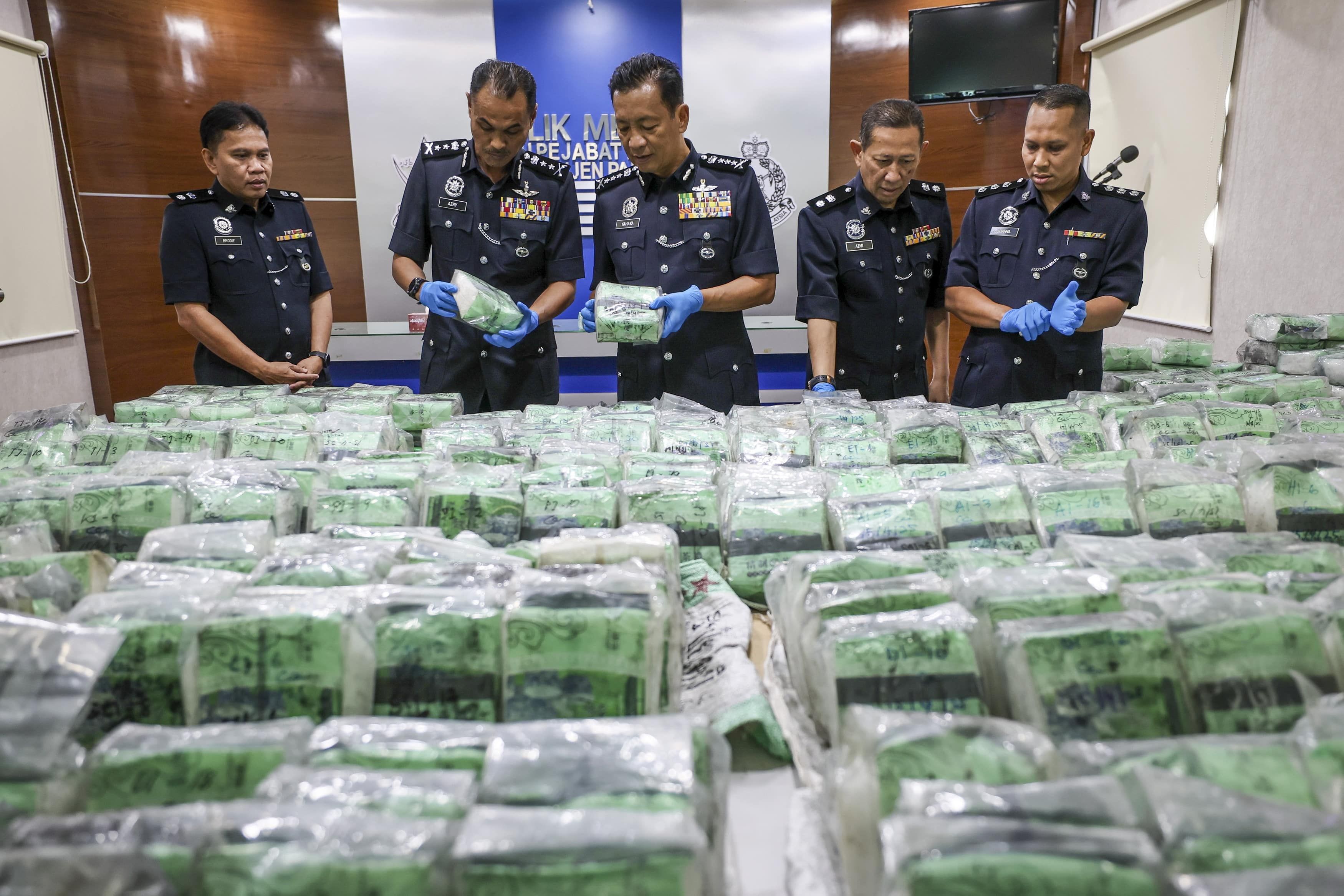 Dadah hampir RM15 juta ditemukan dalam kenderaan di LPT 1