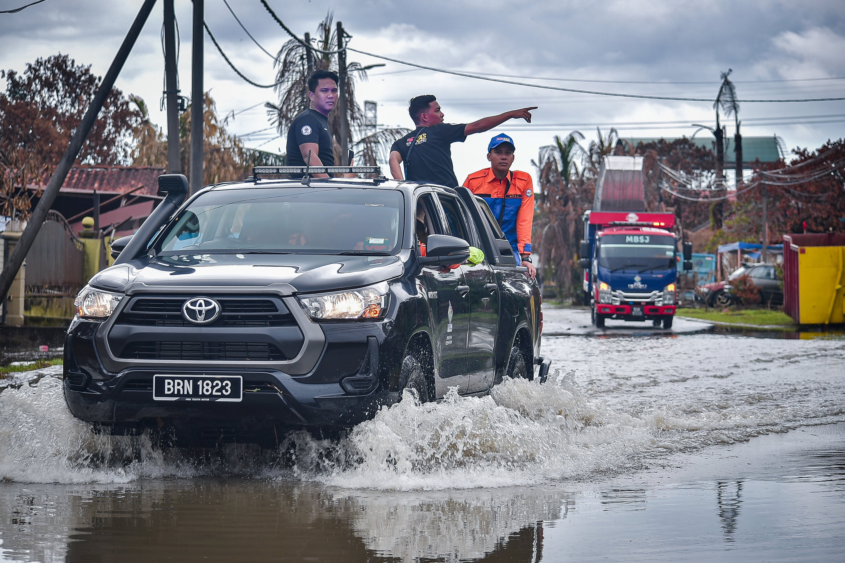 MB: Masalah bekalan elektrik, air pasang besar punca banjir