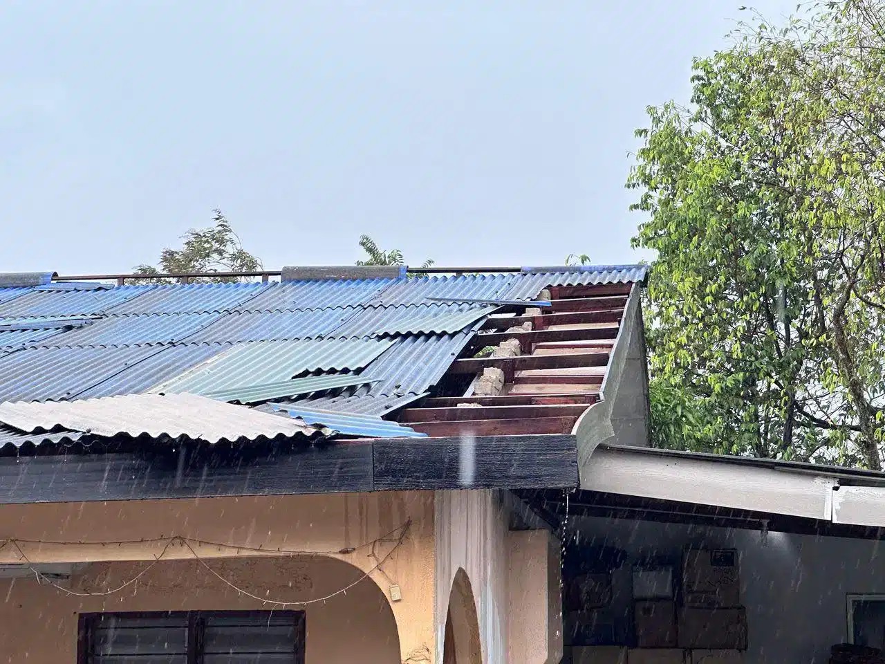 Storm hits Kg Melayu Subang, tens of homes, vehicles damaged