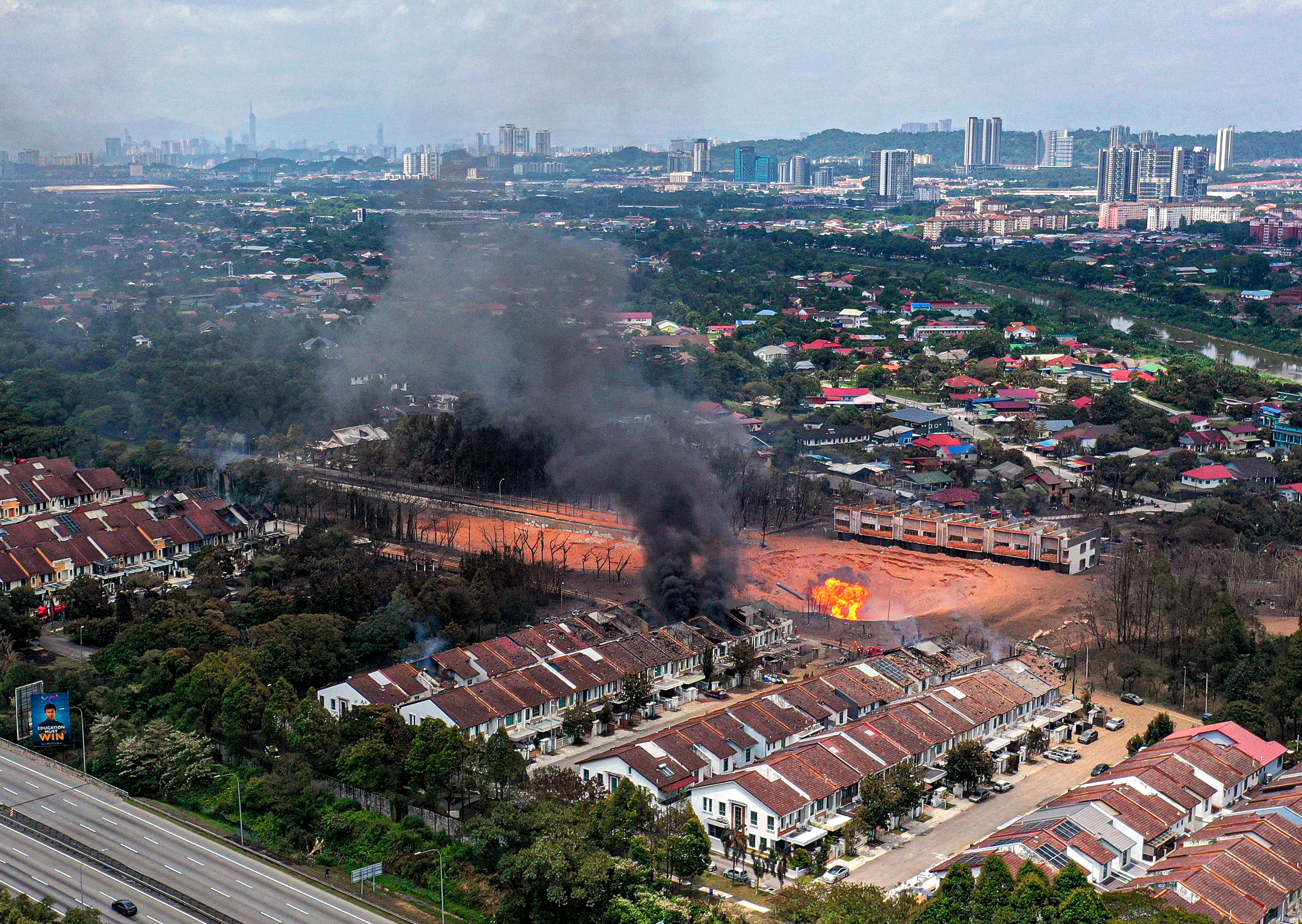 Gas pipeline blaze: 190 houses, 159 vehicles damaged