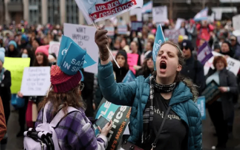 டோனல் டிரம்பின் கொள்கைகளுக்கு எதிராக அமெரிக்கர்கள் ஆர்ப்பாட்டம்