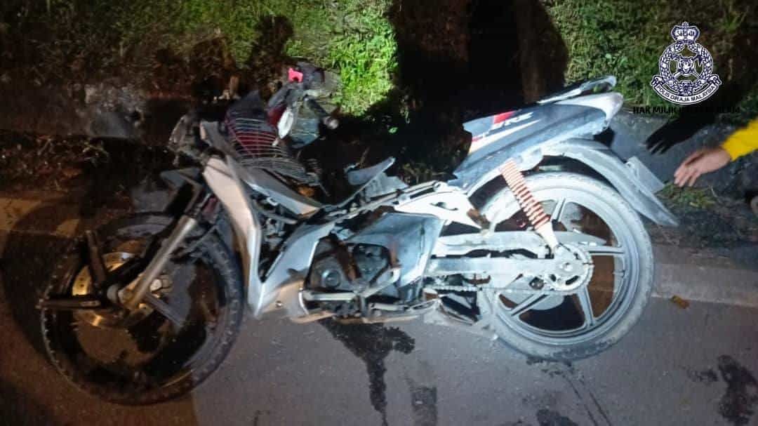 姐弟共骑摩托疑闯红灯    撞上休旅车双双丧命！