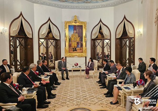 安华抵达曼谷展开2天工作访问