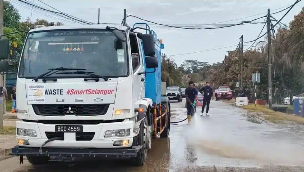 【天然气管爆炸】灾区至今清走近150吨垃圾  KDEB设滚动式垃圾桶方便灾民