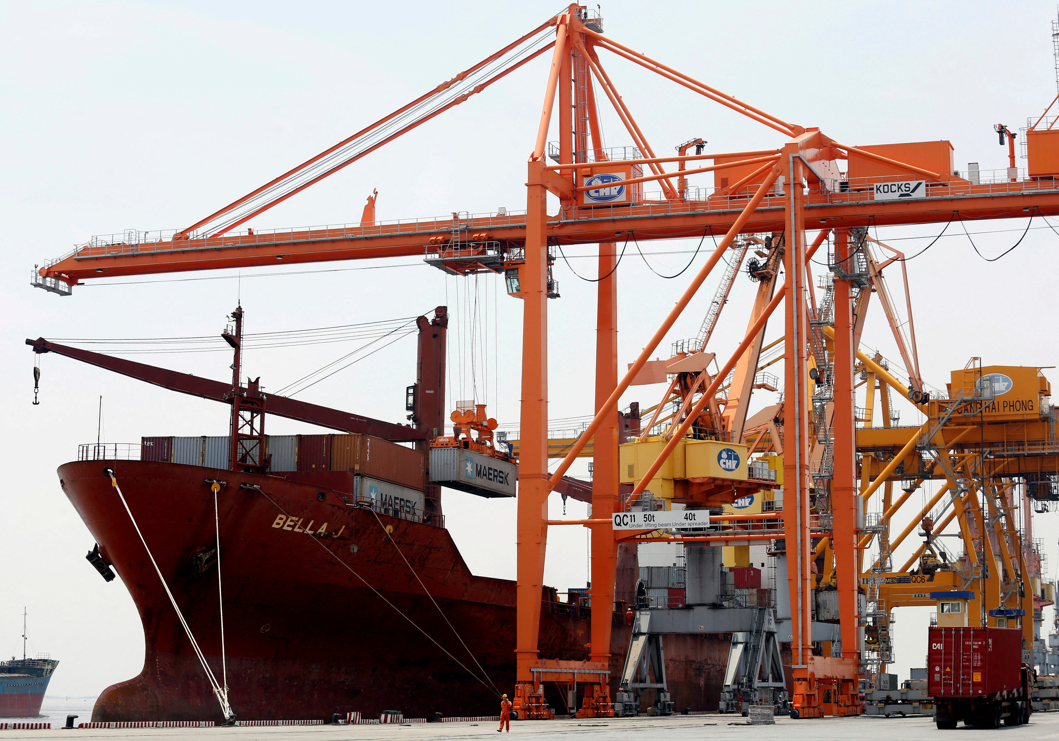 Trump, Vietnam's Lâm agree to discuss tariffs deal, to meet soon