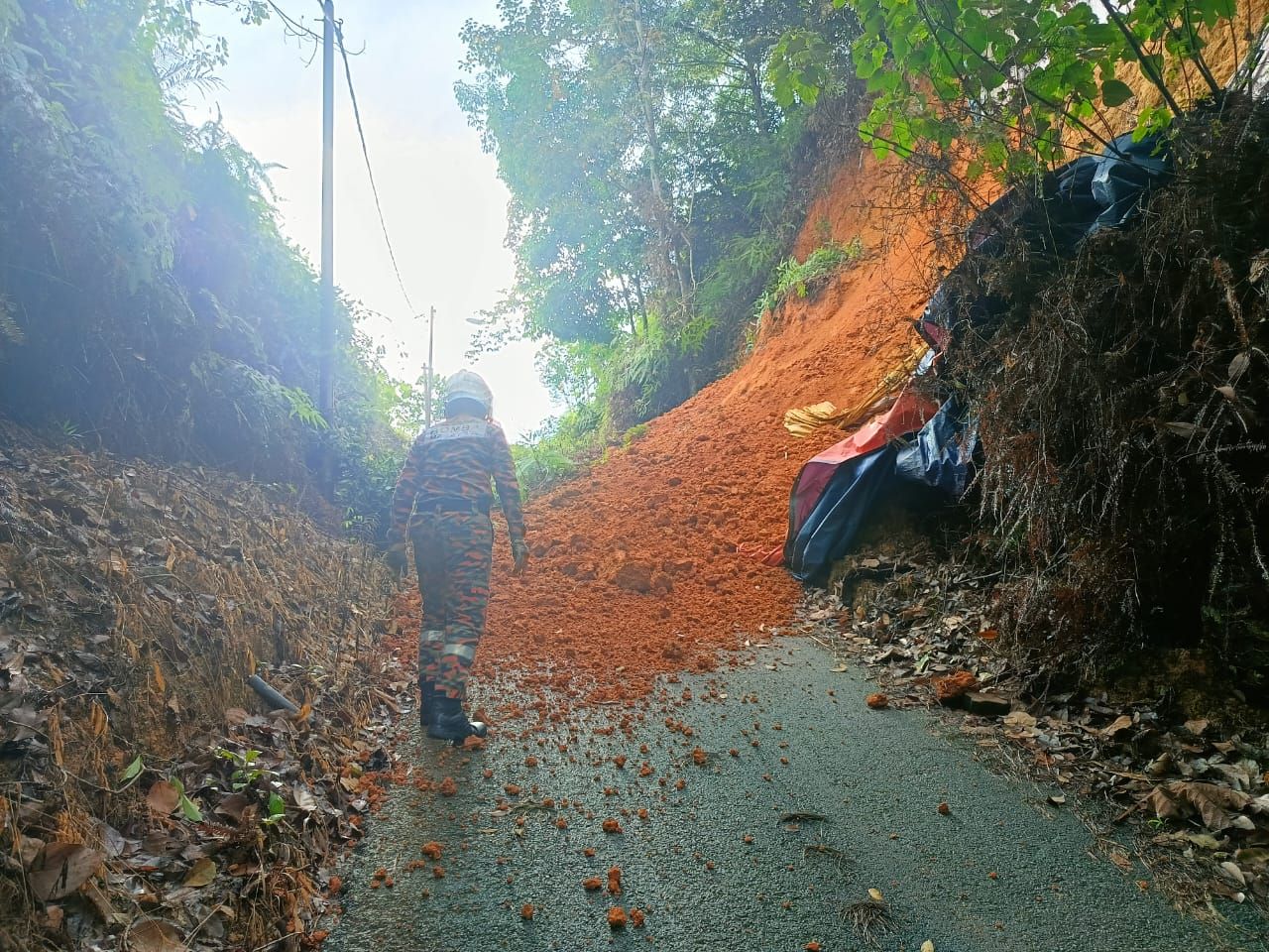雪邦早晨土崩　道路受阻无人受伤