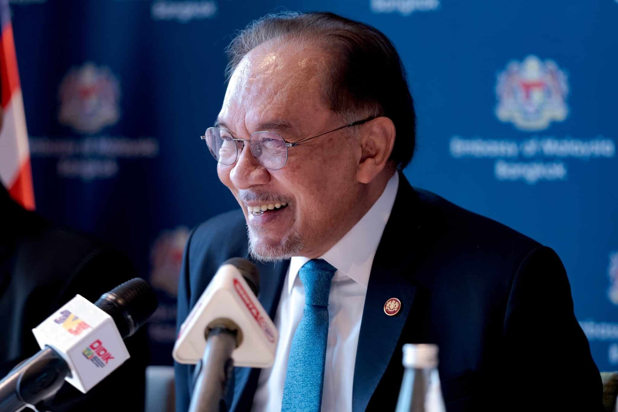 安华晤梅洛尼举行双边会议  结束意大利之行后出访法国