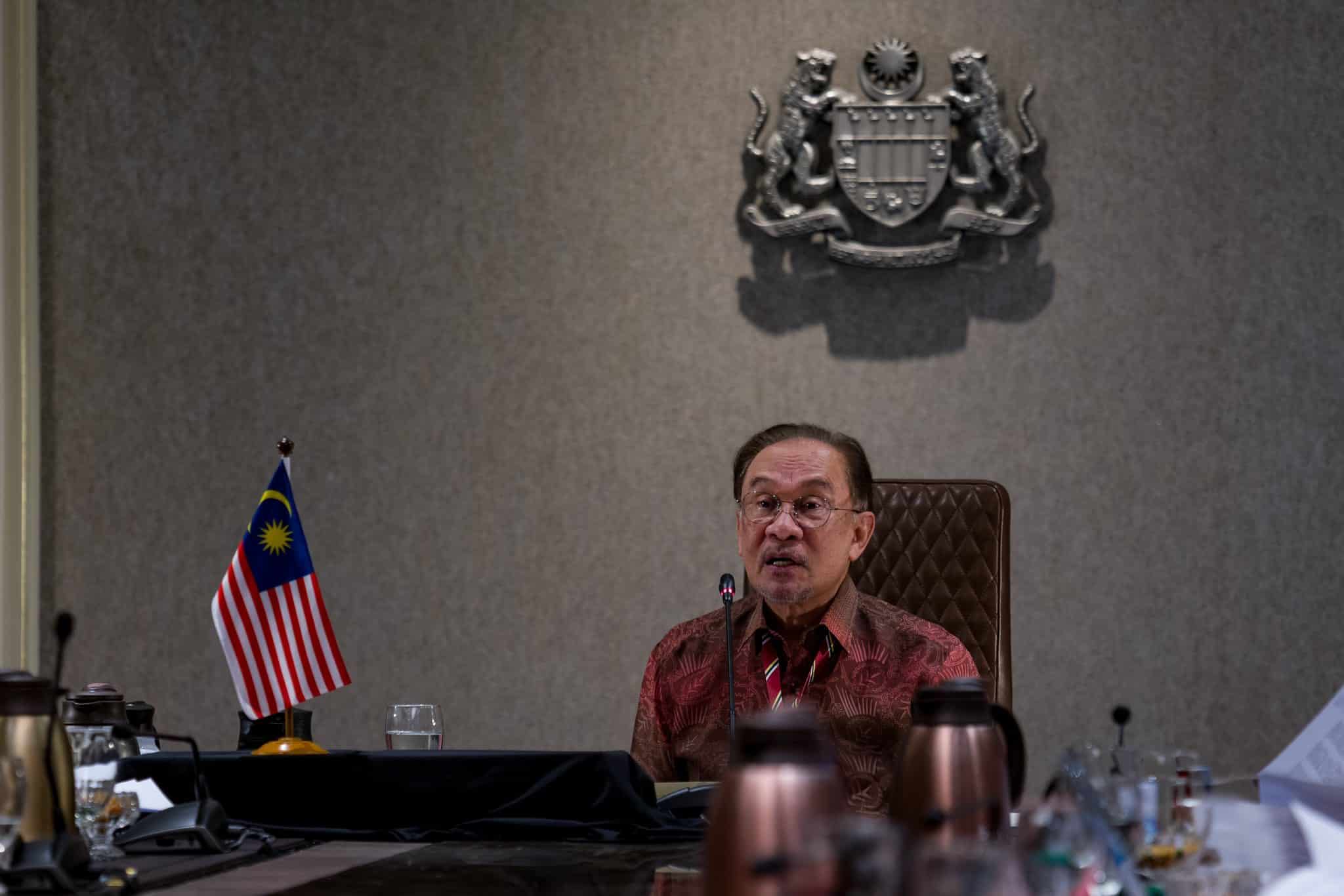 PM urges no hasty statements on Petronas-Petros issue