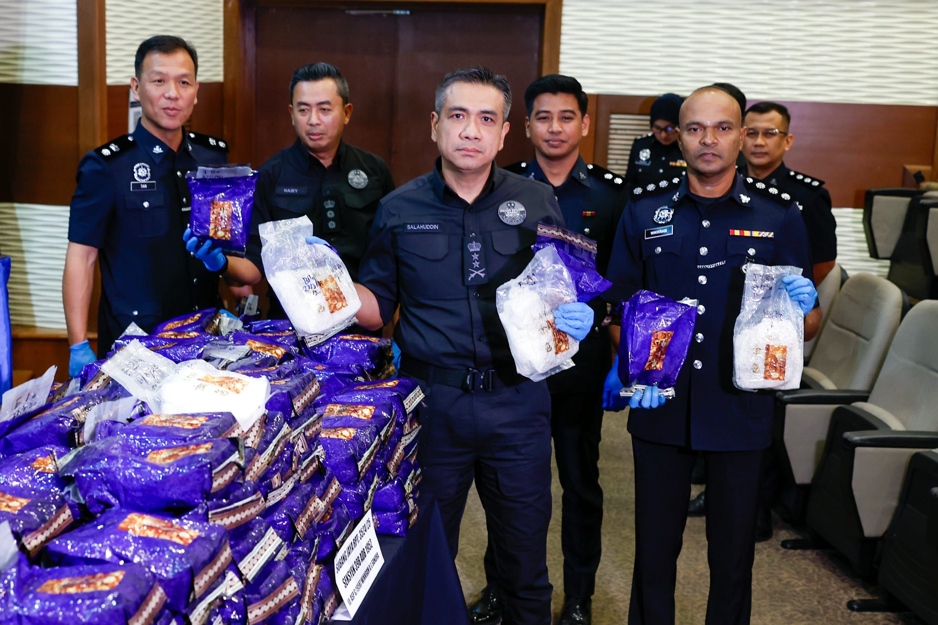 突击三地捣破贩毒集团 警起获总值1600万毒品