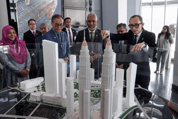 கோலாலம்பூர் பெட்ரோனாஸ் இரட்டைக் கோபுரத்திற்கு மாலத்தீவு அதிபர் வருகை