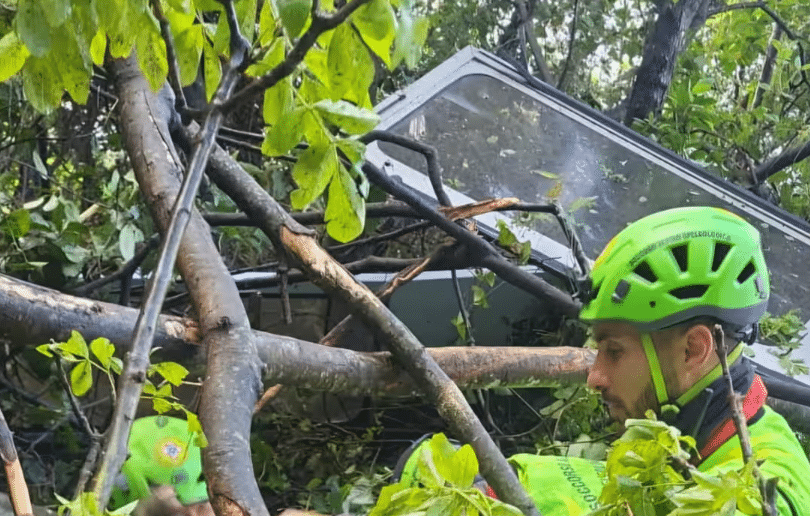 கேபல் கார் விழுந்ததில் நால்வர் மரணம்