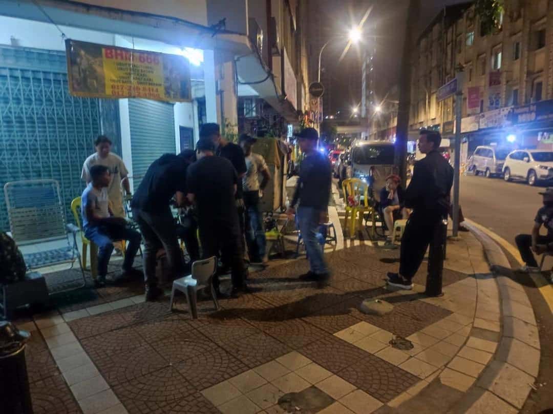 隆移民局取缔金马5场所 捕30名外劳和3本地雇主