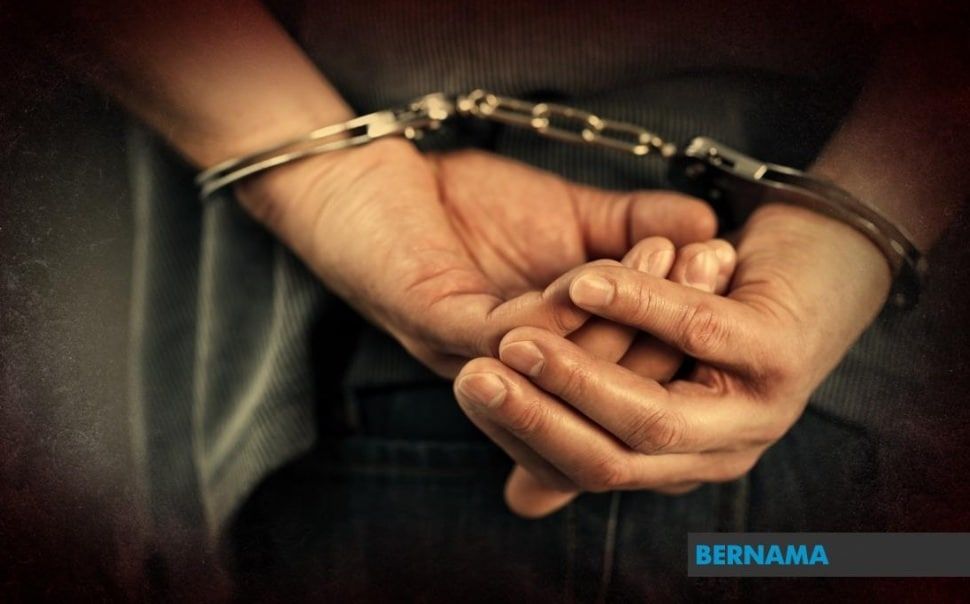 不满被骂殴打威胁老师 加影14岁少年今被提控