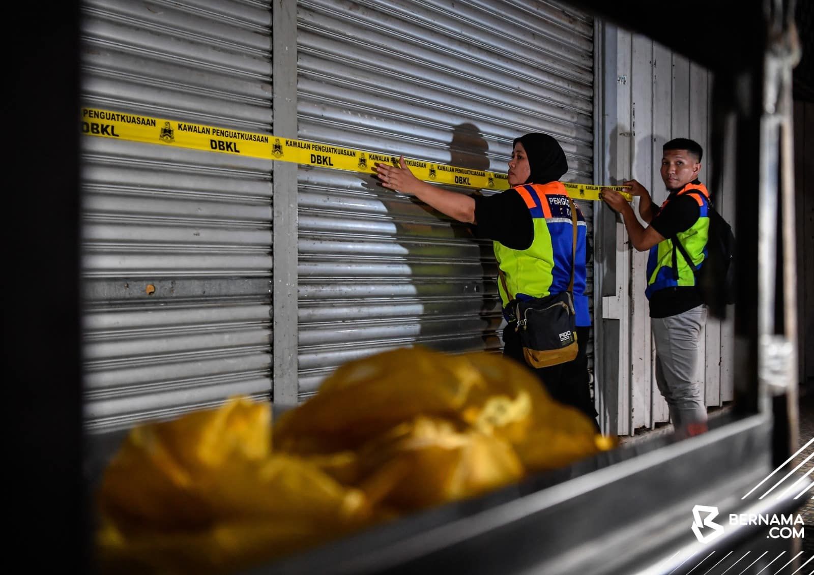 商店无准证卖统制品被罚 勒令4违例外籍店关闭