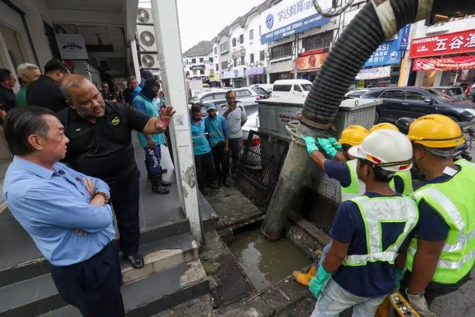 疑食肆隔油器欠佳屡阻塞沟渠 张睷洋冀各造解决双溪龙问题