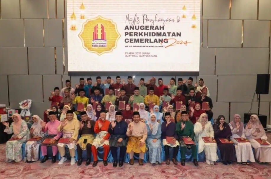 瓜冷市会表彰42优秀官员   市会主席鼓励提供最佳服务