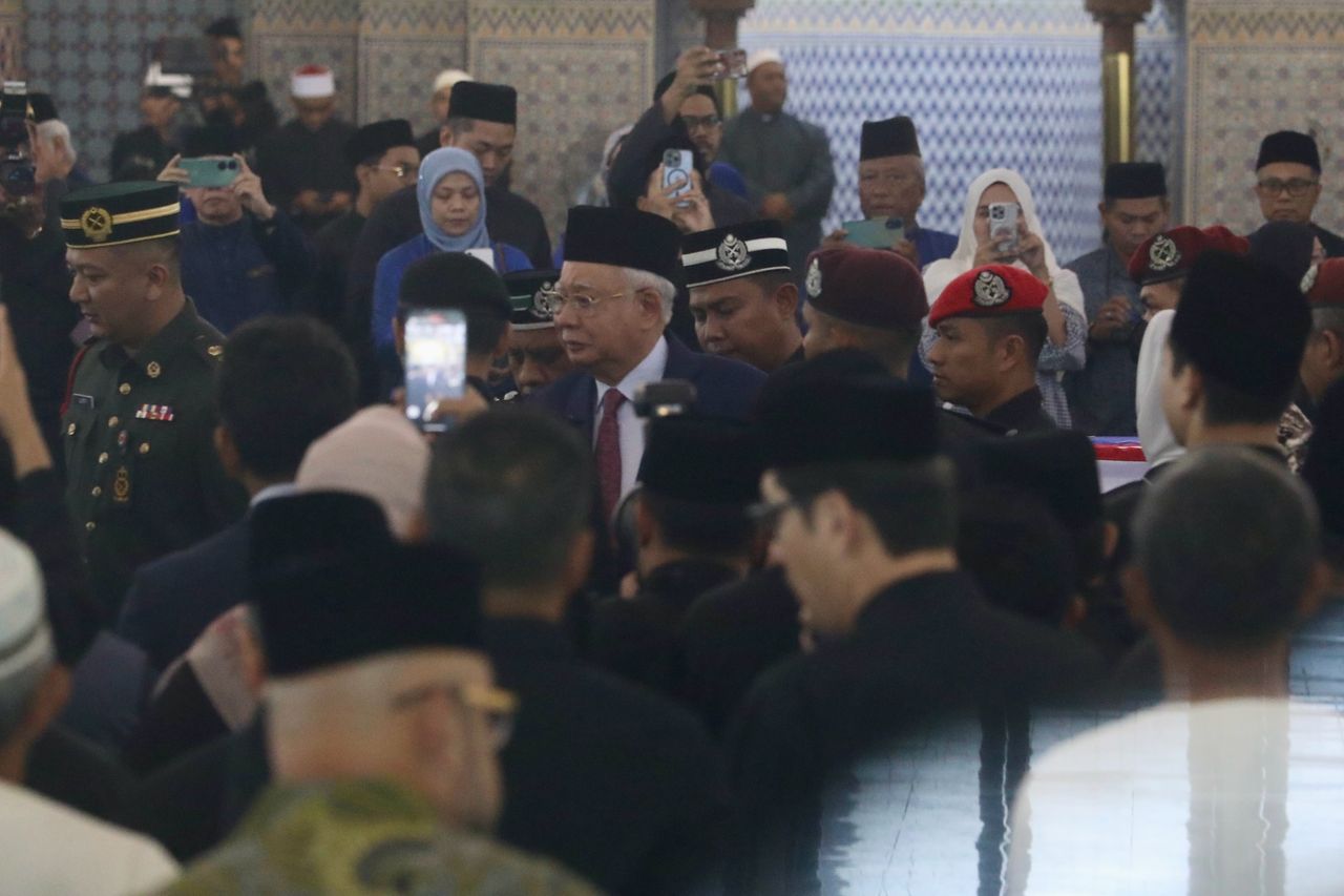 Najib granted permission to attend Tun Abdullah's funeral