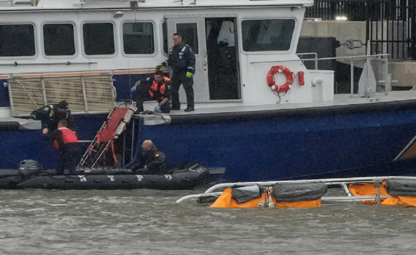 நியூயார்க் நகரில் ஹெலிகாப்டர் ஆற்றில் விழுந்து விபத்துக்குள்ளானதில் அறுவர் மரணம்