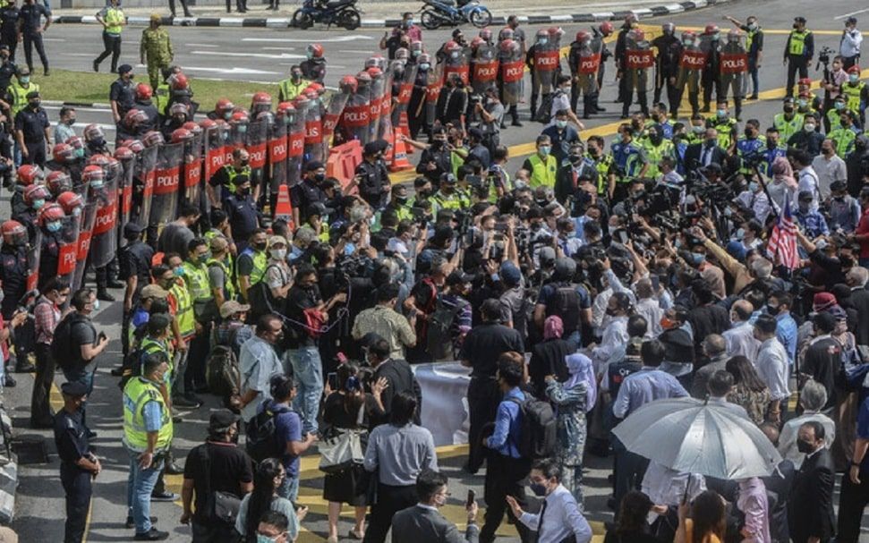 政府6月或10月呈和平集会修正法案