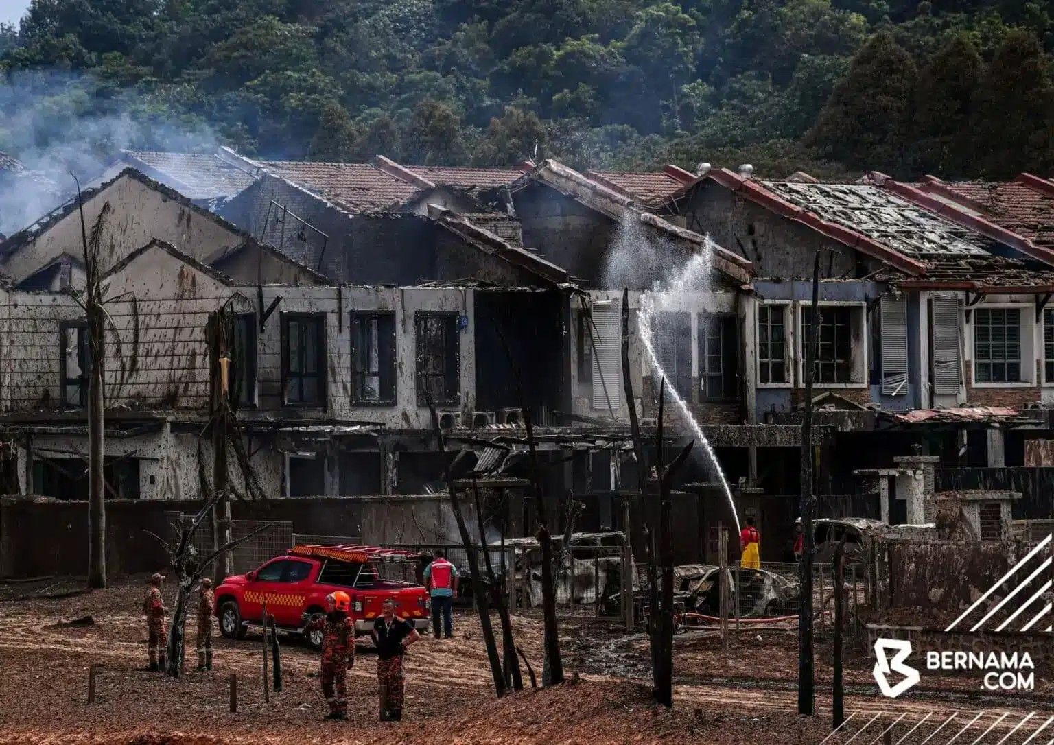 புத்ரா ஹைட்ஸ் எரிவாயு குழாய் தீயினால் பாதிக்கப்பட்டவர்களுக்கு நிவாரணம் வழங்க கேரிங் சிலாங்கூர் நிதி திறக்கப்பட்டது.
