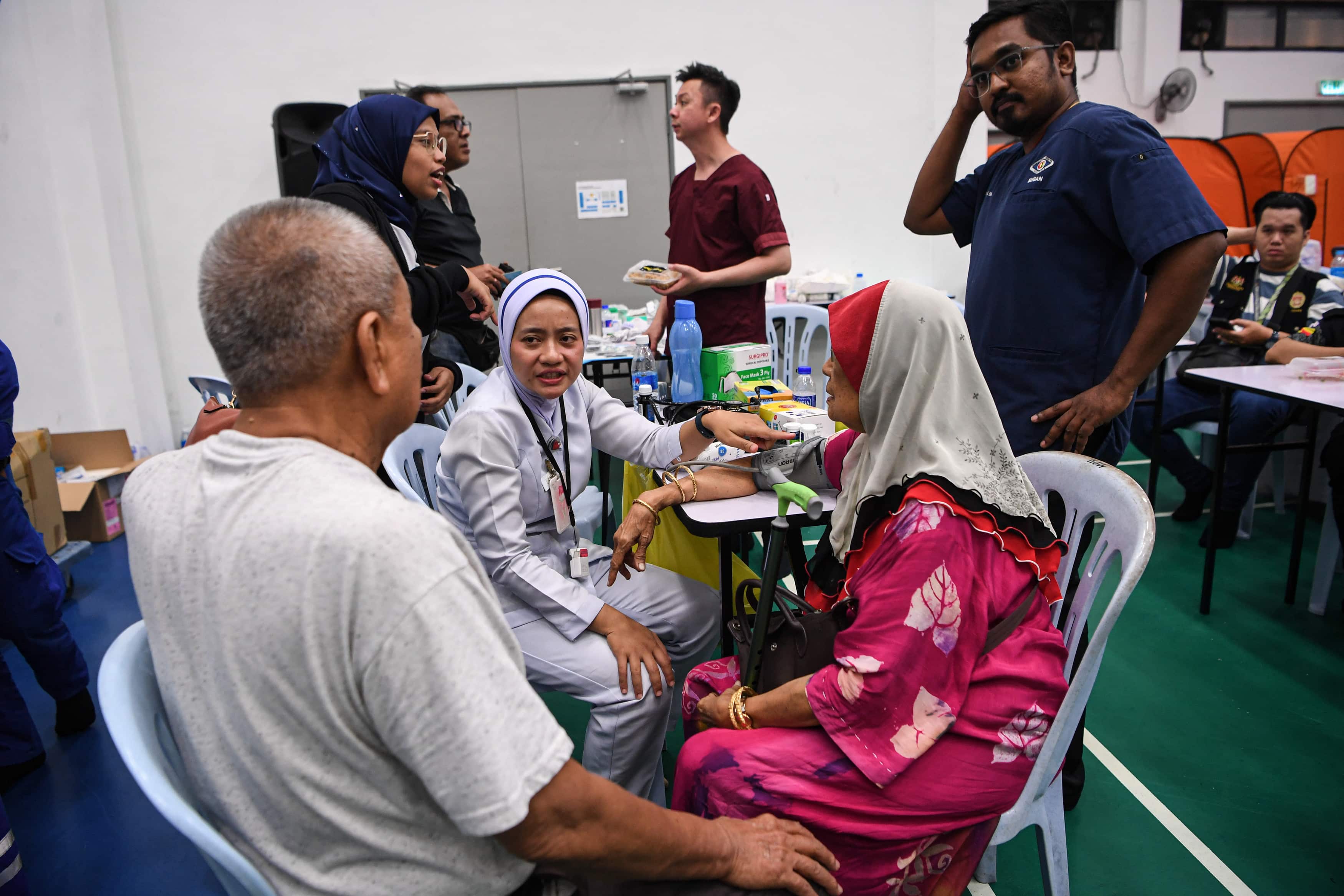 Pejabat Parlimen Puchong salur RM1,000 kepada mangsa di Kampung Kuala Sungai Baru, Kampung Tengah