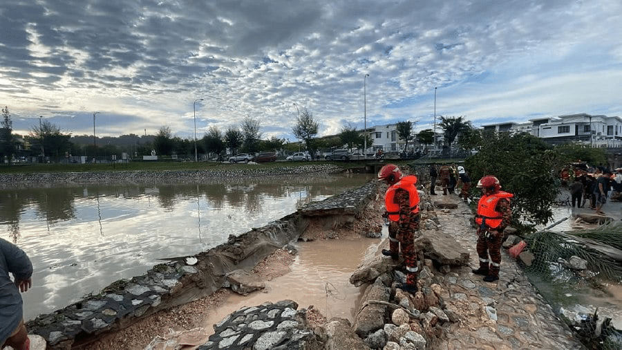 Retention pond in Saujana Utama gives way again, floods 35 homes