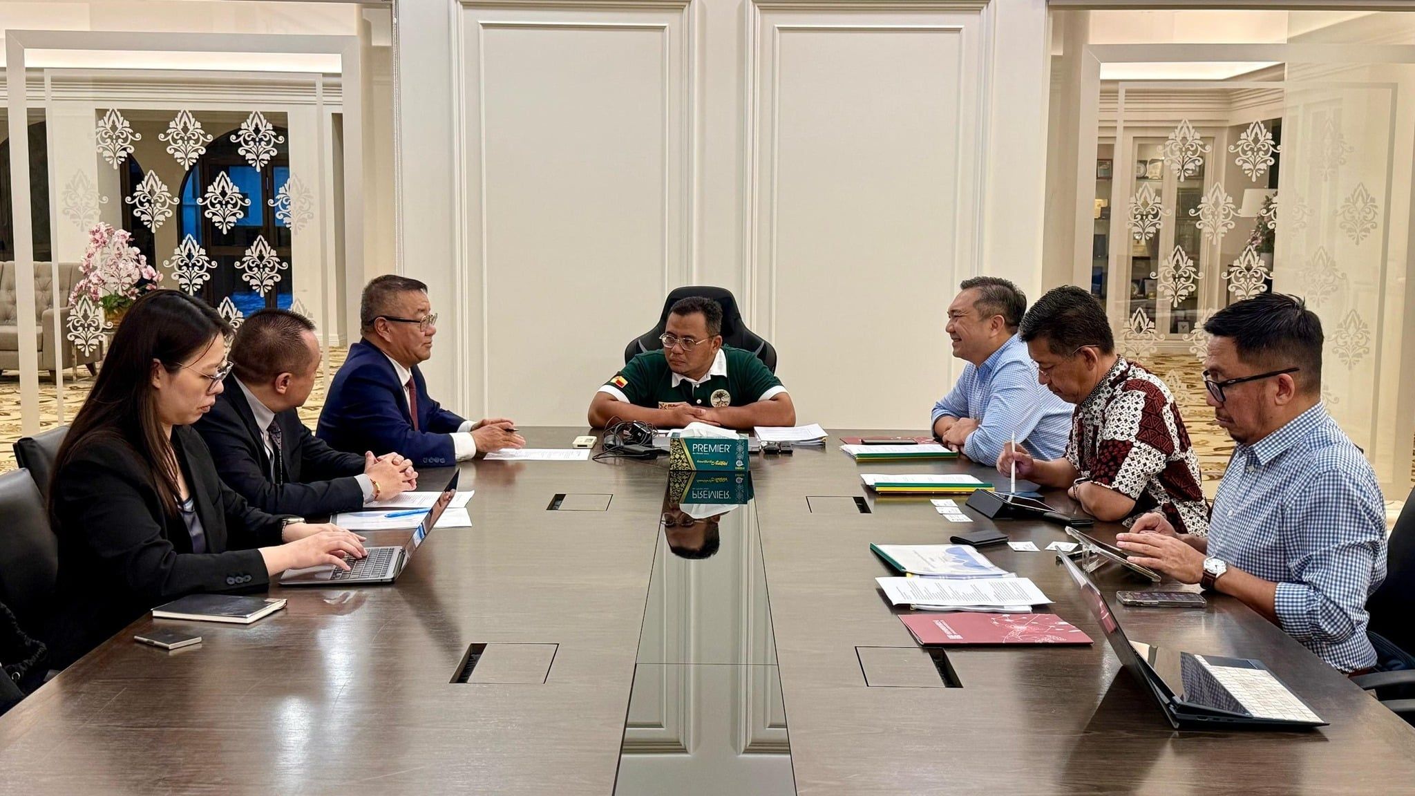 雪大臣携Invest Selangor 会晤中国丝路集团商合作