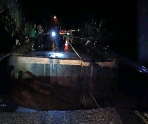 சுங்காயில் பாலம் இடிந்து விழுந்தது-  கல்லூரி மாணவர்கள் உள்பட 136 பேர்  பாதிப்பு