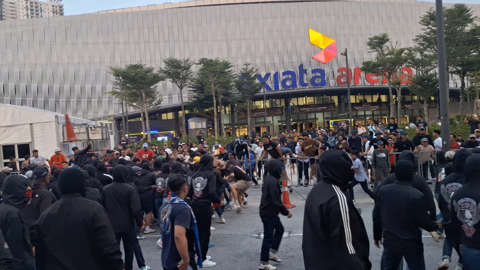 Henti cetus huru-hara, sikap segelintir penyokong cemari sukan bola sepak