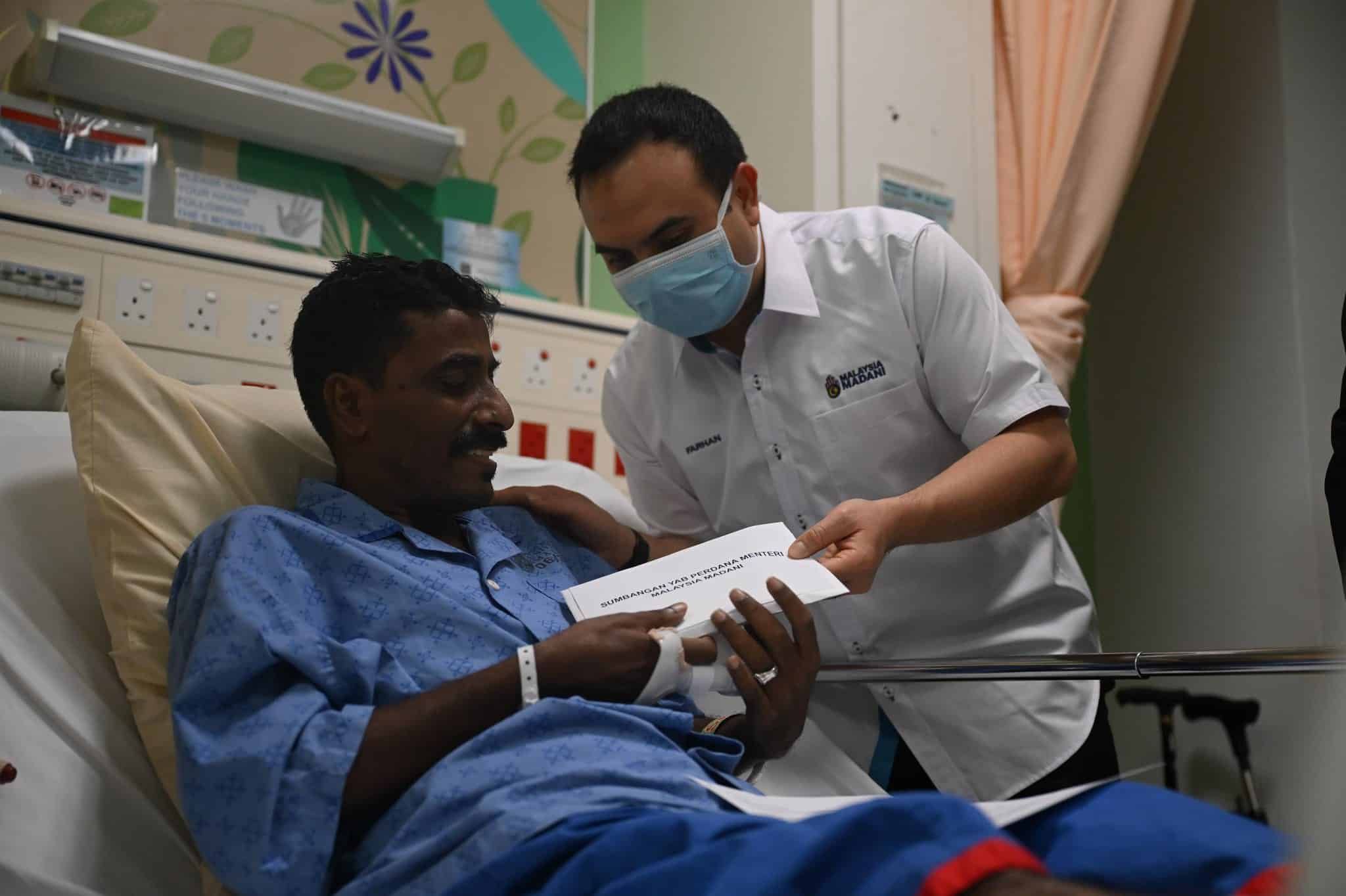 PM hulur sumbangan kepada G. Saravanan, pemenang emas Sukan Komenwel 1998