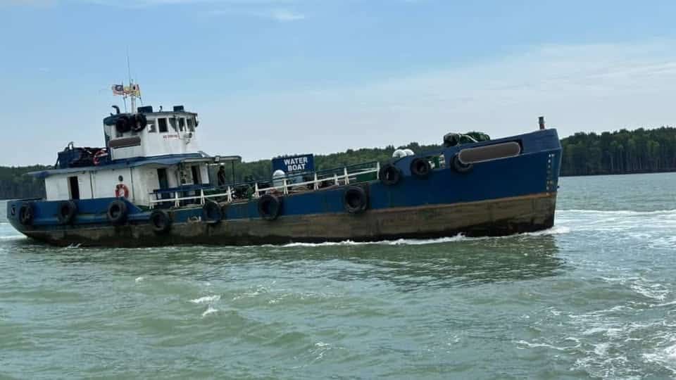 雷达显示货船拥2名称  遭雪海事执法机构扣查