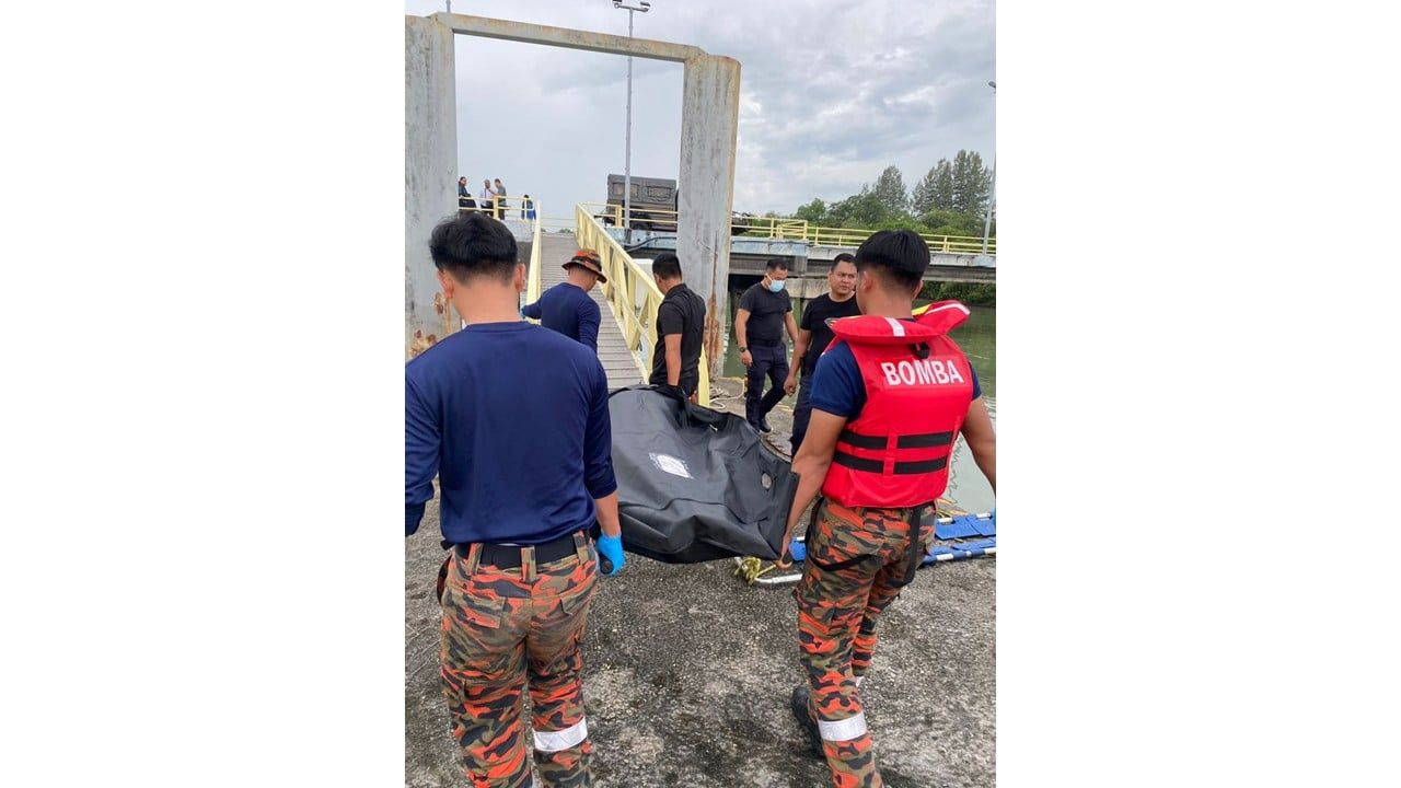 2青年乘摩托坠海   一死一获救！