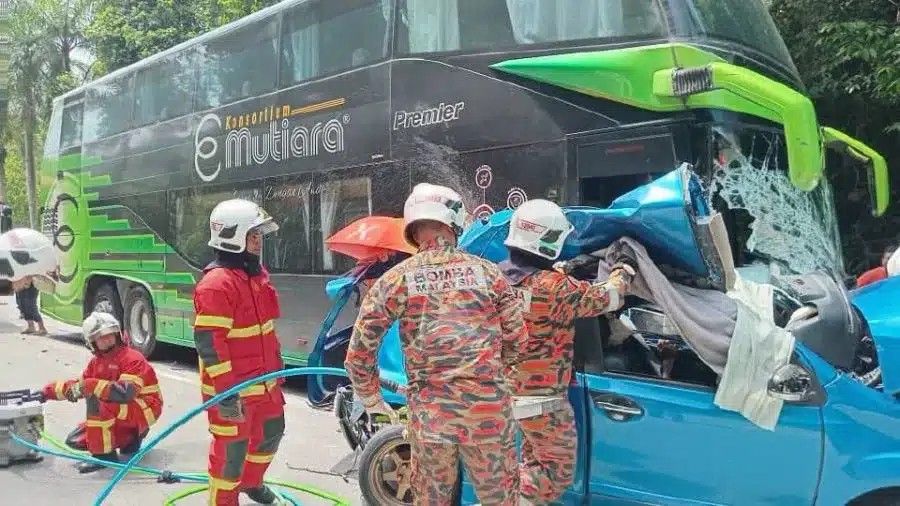 轿车与巴士碰撞 3男女丧命虎口