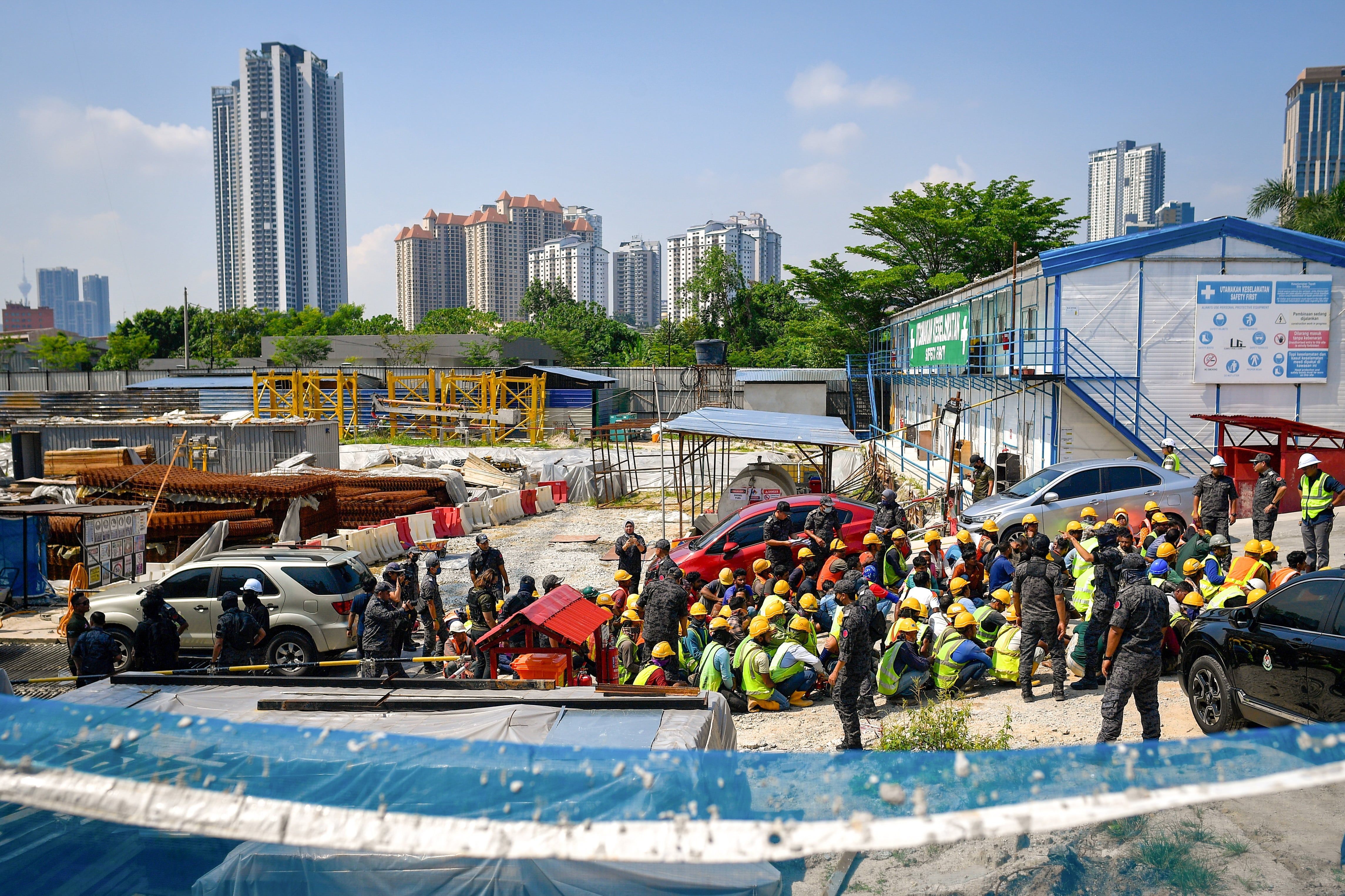 跳沼泽躲避执法 2孟加拉男子遭移民局逮捕