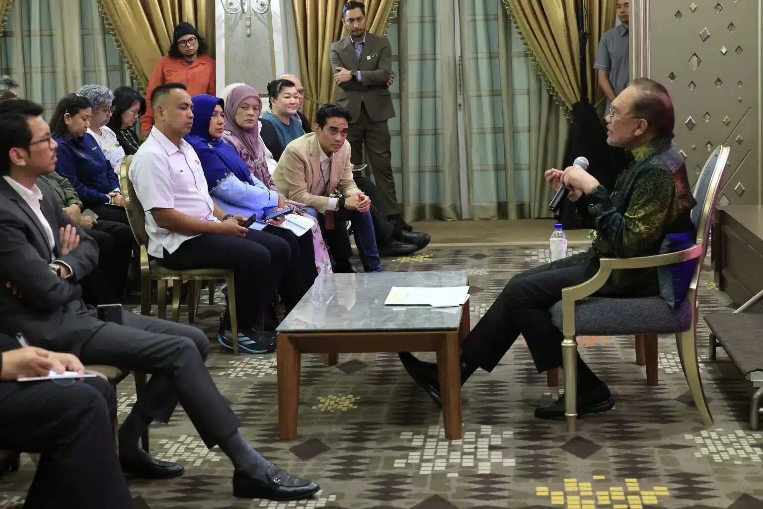 ஆசியான் உச்சநிலை மாநாட்டில் காஸா, பொருளாதார விவகாரங்களுக்கு முன்னுரிமை- பிரதமர்