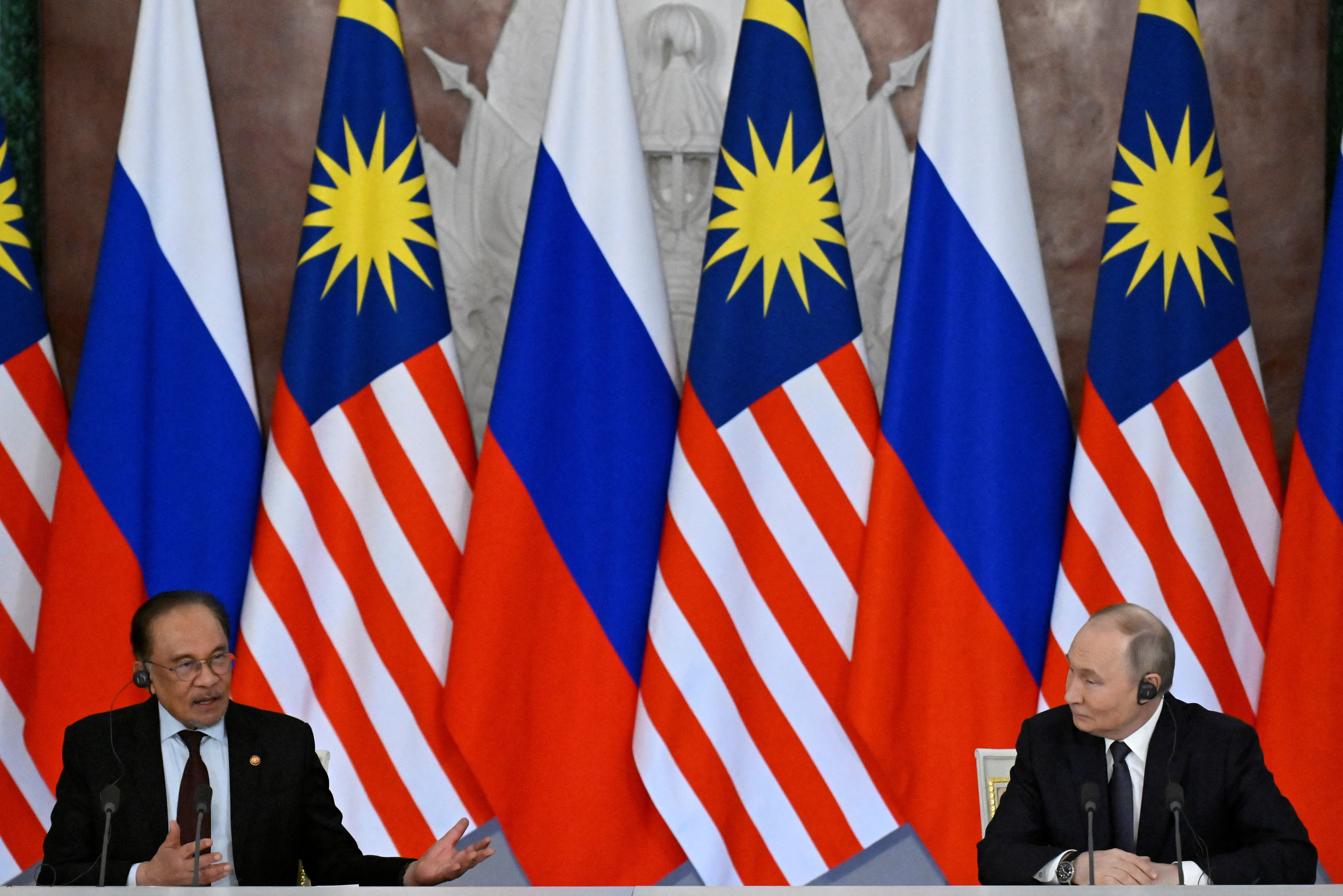 Anwar discusses MH17 downing with Putin