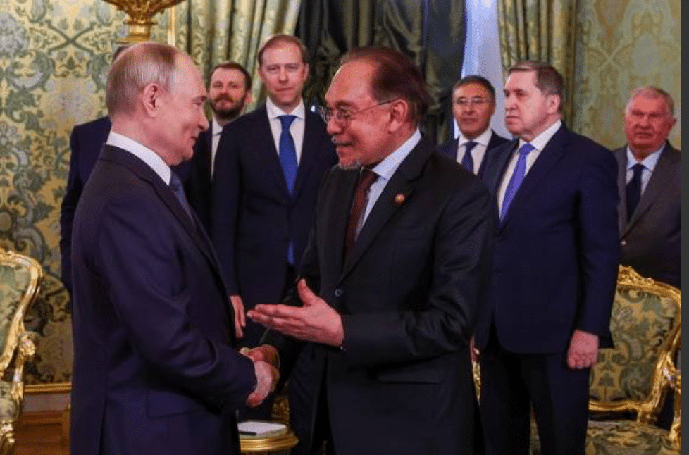 எம்.எச்.17 சுட்டு வீழ்த்தப்பட்டது குறித்து புதினுடன் விவாதித்தேன் - பிரதமர்