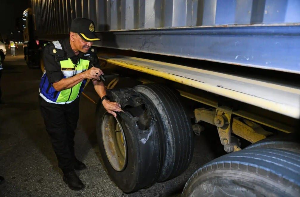 陆交局明起改进验车程序   加强胎纹厚度自卸车检查