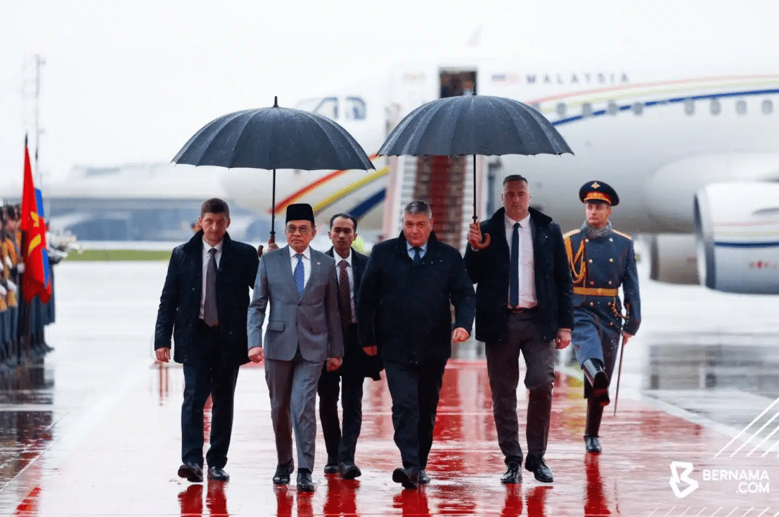 நான்கு நாள் பயணம் மேற்கொண்டு பிரதமர் அன்வார் ரஷ்யா சென்றடைந்தார்