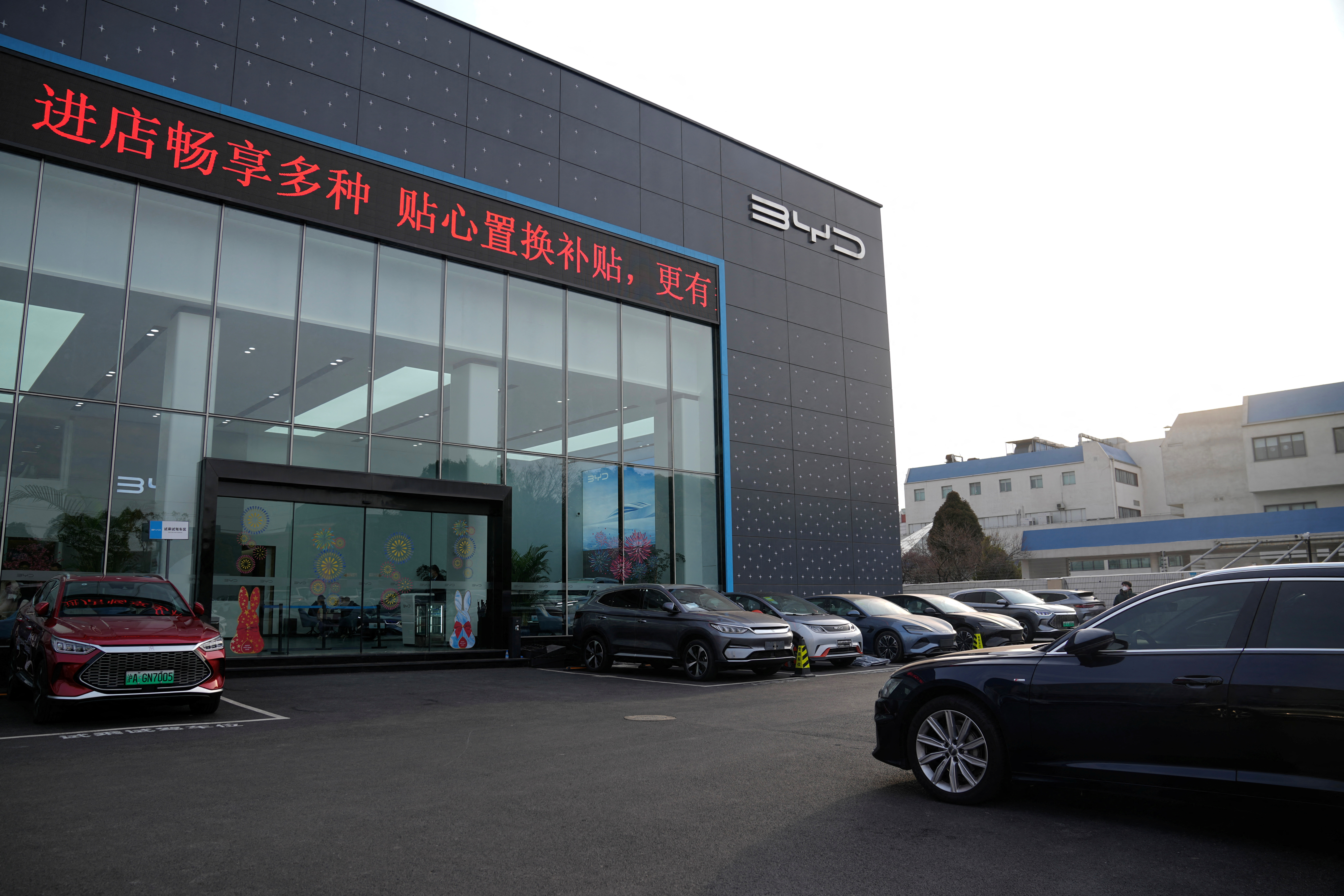 China urges halt to auto industry's bruising price wars