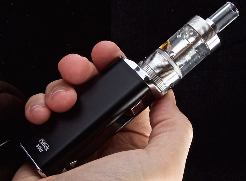 全面禁售尚在评估　 雪州下令取缔电子烟广告